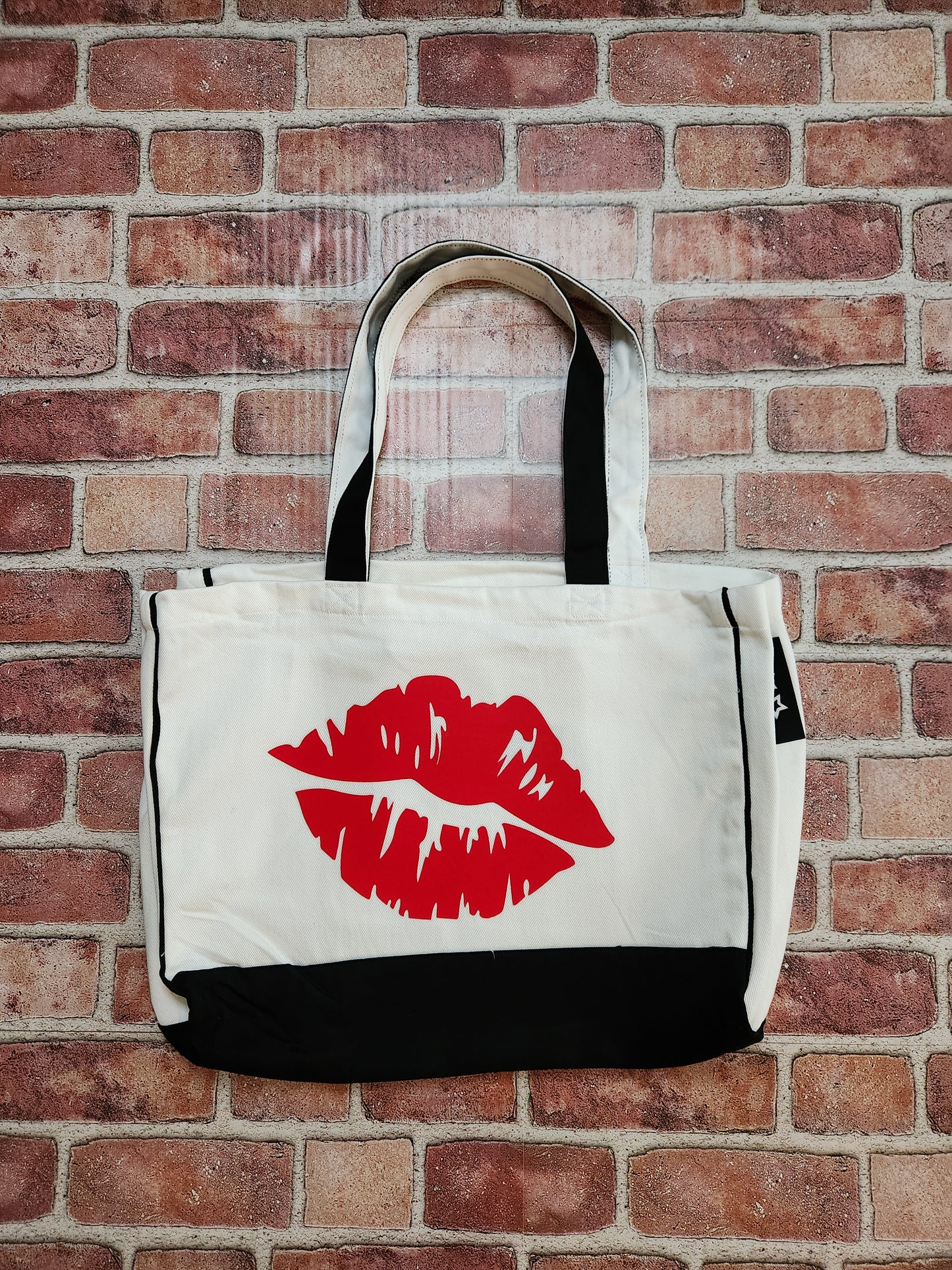 Flirt Tote Bag