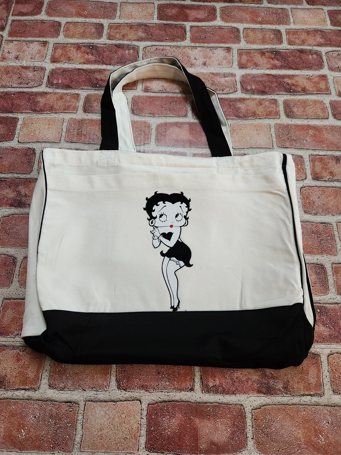 Flirt Tote Bag