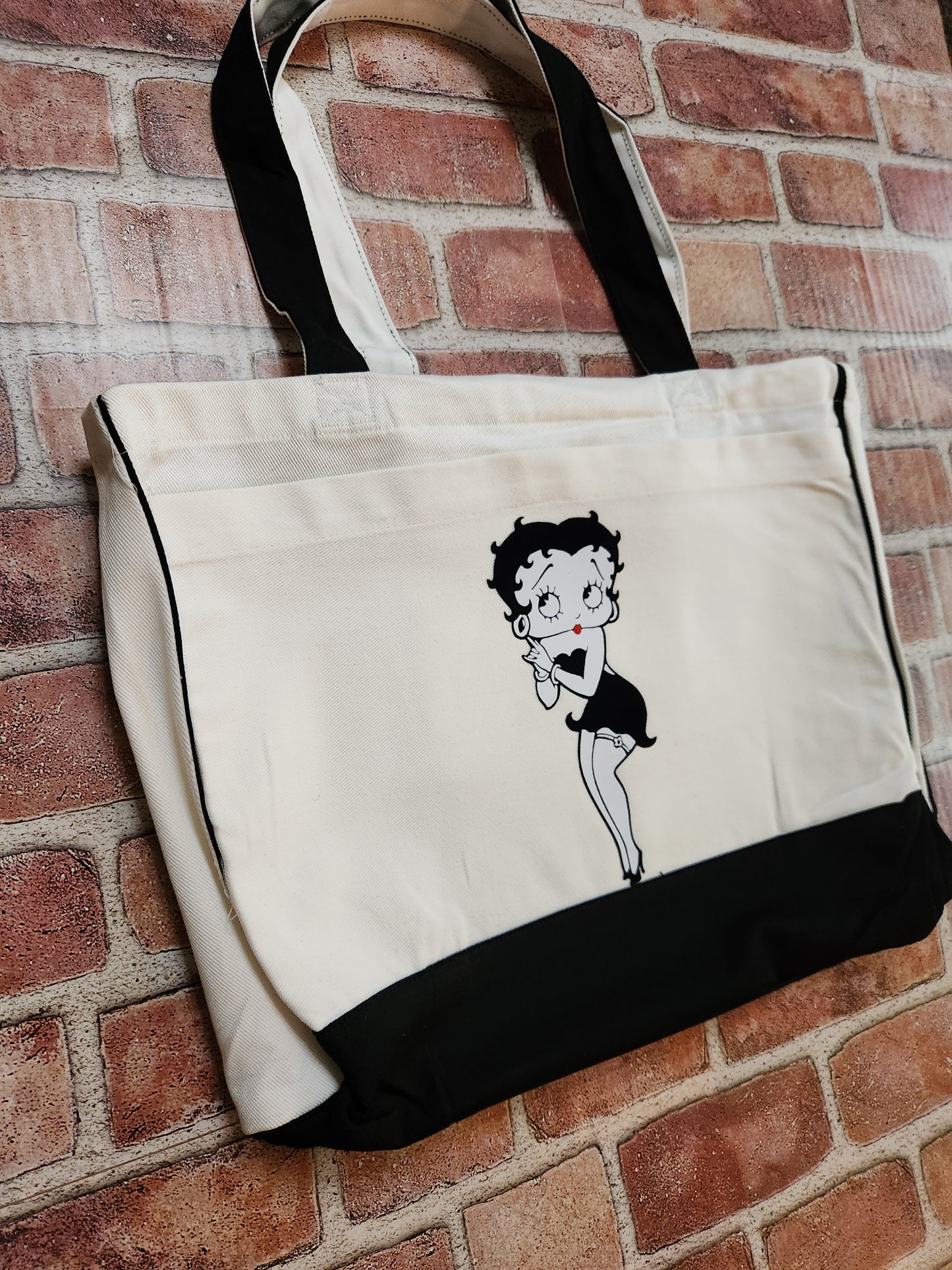 Flirt Tote Bag