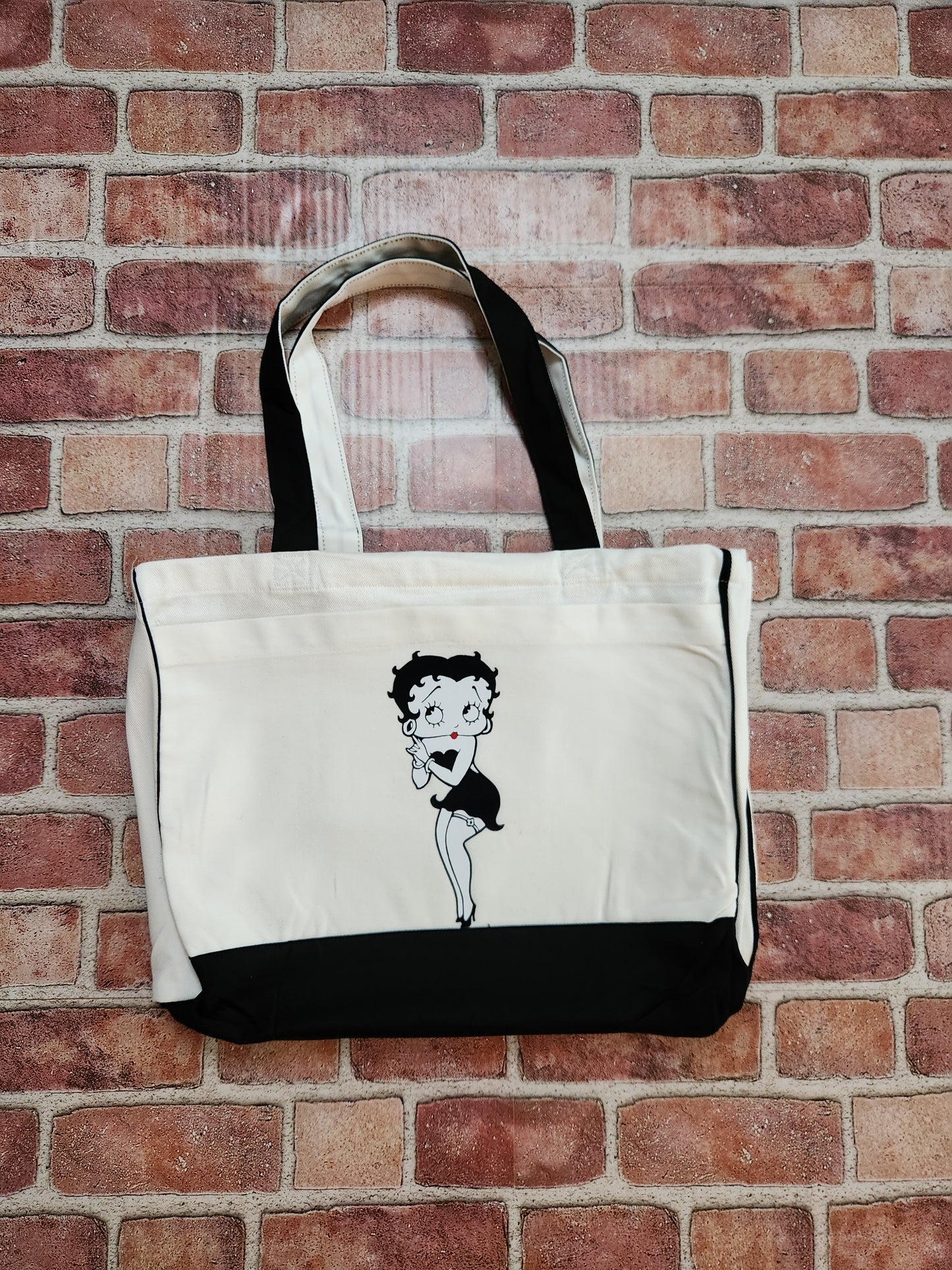 Flirt Tote Bag